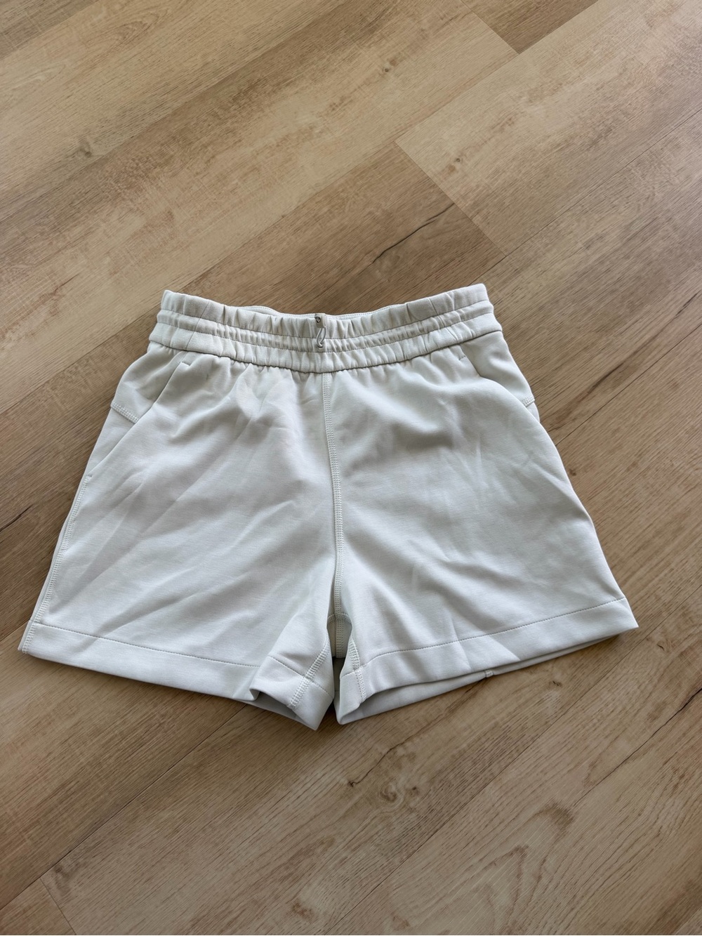 Lululemon Soft stream High-Rise Shorts 4” shorts. Color: bone